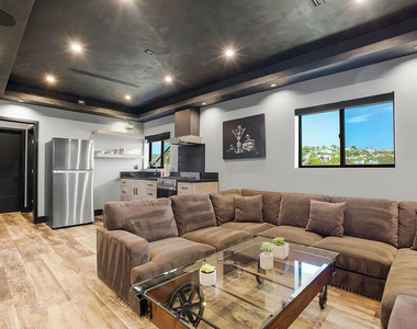 8401 Wyndham Road - Photo Thumbnail 16