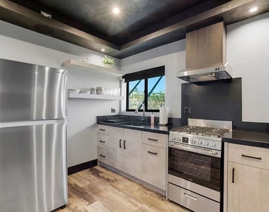 8401 Wyndham Road - Photo Thumbnail 15