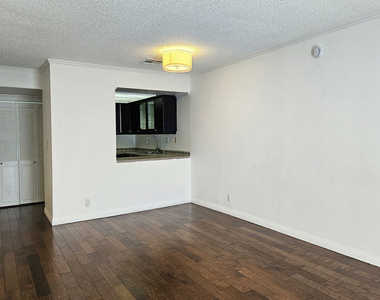 618 N Howard Street - Photo Thumbnail 3