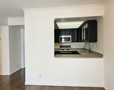 618 N Howard Street - Photo Thumbnail 2