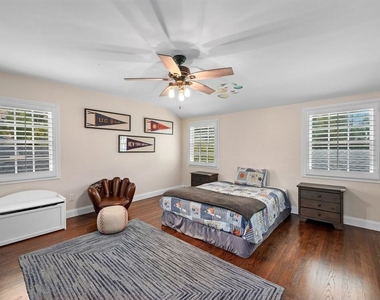 15434 Sutton Street - Photo Thumbnail 32