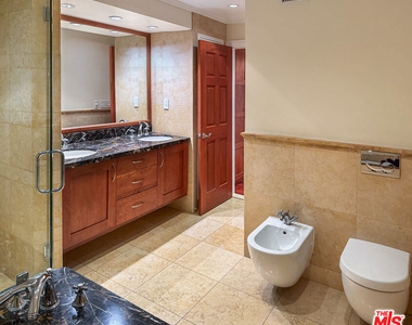 9323 Burton Way - Photo Thumbnail 10