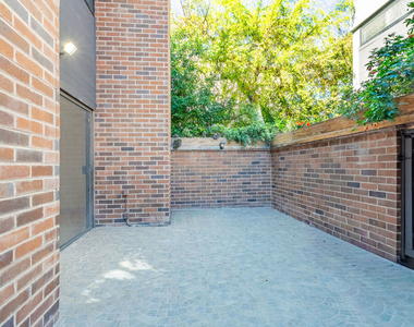 9323 Burton Way - Photo Thumbnail 7