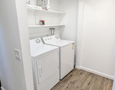 2260 N Indian Canyon Drive - Photo Thumbnail 9