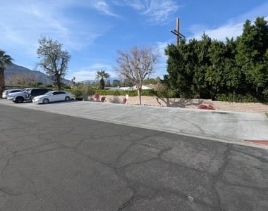 2260 N Indian Canyon Drive - Photo Thumbnail 29