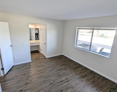 2260 N Indian Canyon Drive - Photo Thumbnail 14