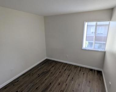 2260 N Indian Canyon Drive - Photo Thumbnail 20