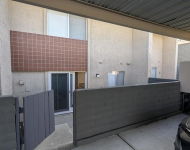 2260 N Indian Canyon Drive - Photo Thumbnail 26