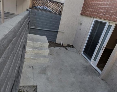 2260 N Indian Canyon Drive - Photo Thumbnail 27
