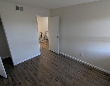 2260 N Indian Canyon Drive - Photo Thumbnail 19