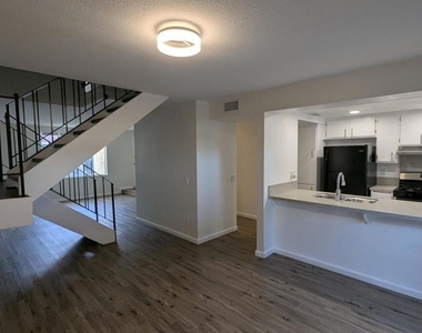 2260 N Indian Canyon Drive - Photo Thumbnail 2