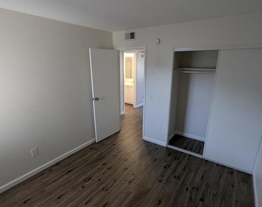 2260 N Indian Canyon Drive - Photo Thumbnail 21
