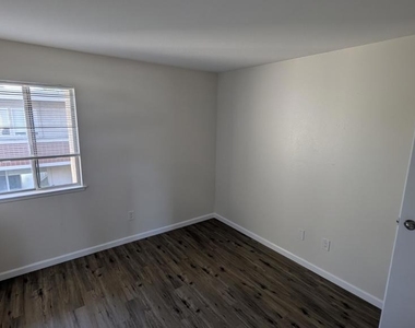 2260 N Indian Canyon Drive - Photo Thumbnail 17