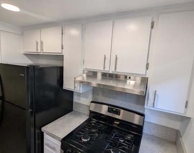 2260 N Indian Canyon Drive - Photo Thumbnail 7