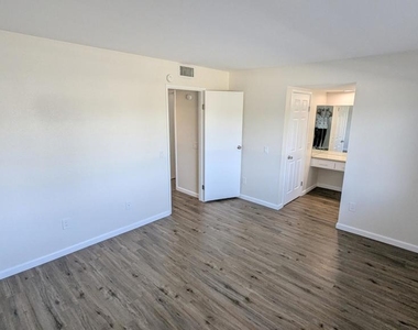 2260 N Indian Canyon Drive - Photo Thumbnail 13