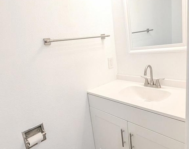 2260 N Indian Canyon Drive - Photo Thumbnail 10