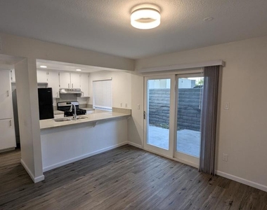 2260 N Indian Canyon Drive - Photo Thumbnail 4
