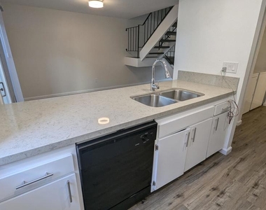 2260 N Indian Canyon Drive - Photo Thumbnail 8
