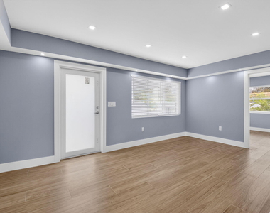 341 Se 3rd Avenue - Photo Thumbnail 2