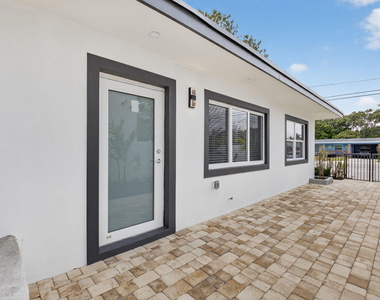 341 Se 3rd Avenue - Photo Thumbnail 1