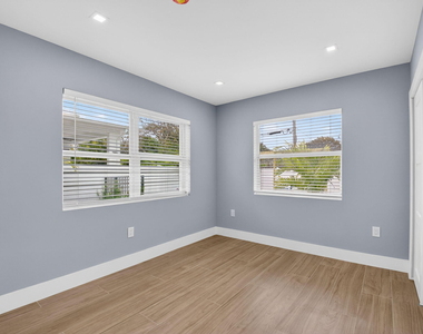 341 Se 3rd Avenue - Photo Thumbnail 11