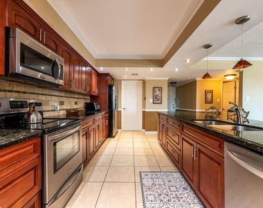 1915 Lavers Circle - Photo Thumbnail 3