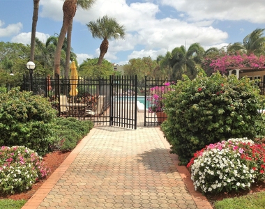 1915 Lavers Circle - Photo Thumbnail 15