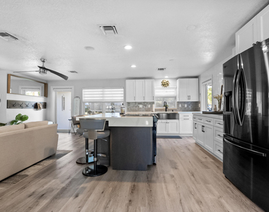 1605 Treemont Avenue - Photo Thumbnail 18