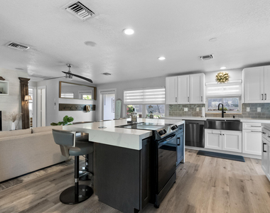 1605 Treemont Avenue - Photo Thumbnail 16