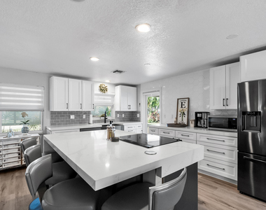 1605 Treemont Avenue - Photo Thumbnail 14