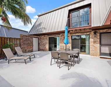 1420 Ocean Way - Photo Thumbnail 17