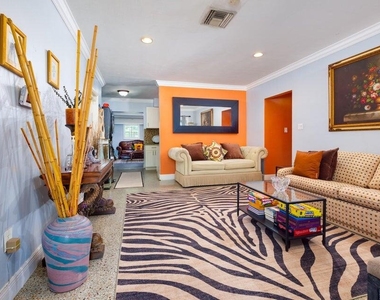 145 Se 3rd Avenue - Photo Thumbnail 2