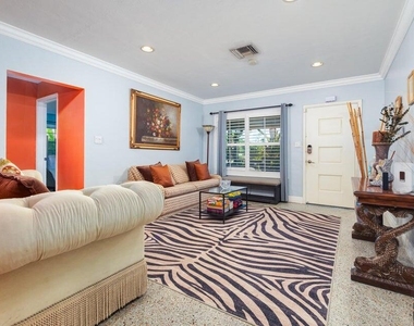 145 Se 3rd Avenue - Photo Thumbnail 3