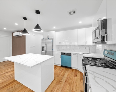 24533 147th Road - Photo Thumbnail 2