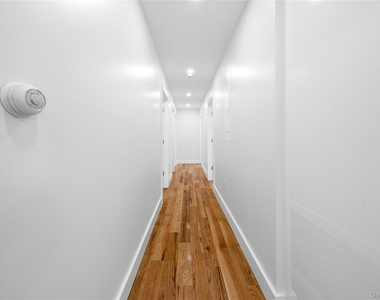 24533 147th Road - Photo Thumbnail 4