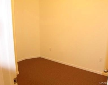 209 S Division Street - Photo Thumbnail 12