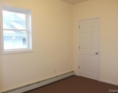 209 S Division Street - Photo Thumbnail 11