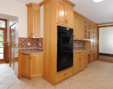 136 Harriman Road - Photo Thumbnail 9