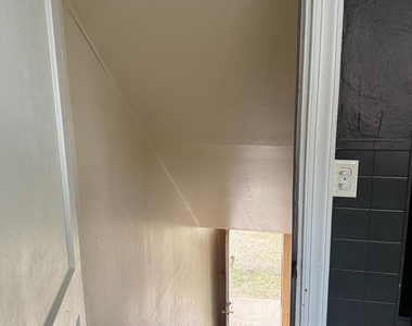 606 Stuart Street - Photo Thumbnail 3