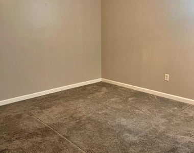 27 E Main Street - Photo Thumbnail 4