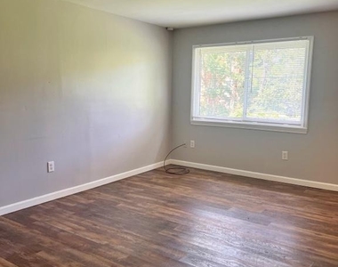 27 E Main Street - Photo Thumbnail 1