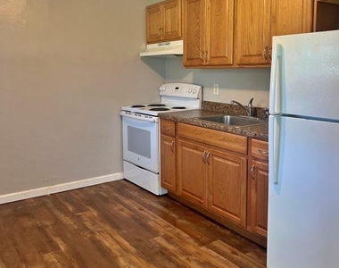 27 E Main Street - Photo Thumbnail 3