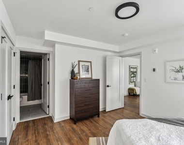 6515 Ridge Avenue - Photo Thumbnail 10