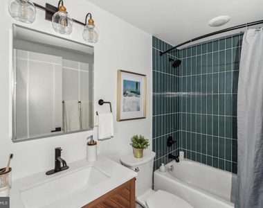 6515 Ridge Avenue - Photo Thumbnail 7