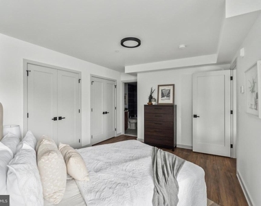 6515 Ridge Avenue - Photo Thumbnail 9