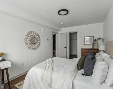 6515 Ridge Avenue - Photo Thumbnail 4