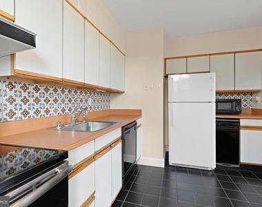 1435 Bolton Street - Photo Thumbnail 29