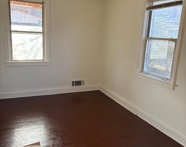 5030 South Dakota Avenue Ne - Photo Thumbnail 9