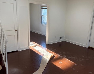 5030 South Dakota Avenue Ne - Photo Thumbnail 8