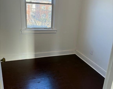 5030 South Dakota Avenue Ne - Photo Thumbnail 5